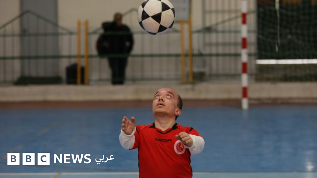 لاعب كرة قدم قزم في غزة يحلم بكأس العالم 2026