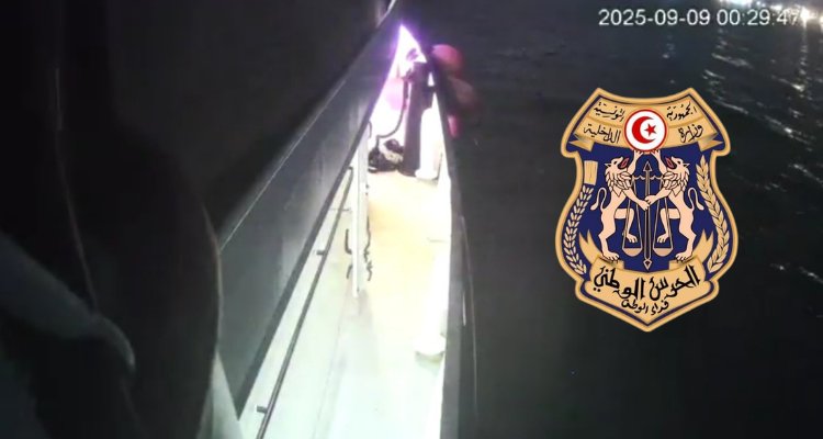 "حريق ضخم على باخرة في ميناء سيدي بوسعيد: تفاصيل من الحرس الوطني" حريق على متن باخرة راسية بميناء سيدي بوسعيد: الحرس الوطني يوضح