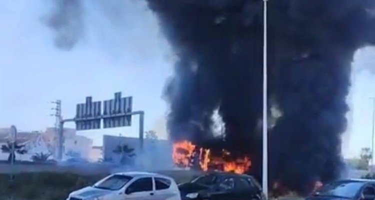 "قرارات حاسمة بعد احتراق حافلة نقل تونس: إعفاء مسؤول وتهيئة جديدة" من بينها إعفاء مسؤول: قرارات هامة على خلفية احتراق حافلة نقل تونس