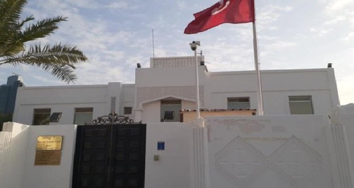 إغلاق سفارة تونس في قطر للخدمات القنصلية اعتباراً من الغد بداية من الغد سفارة تونس بقطر تعلق نشاط إسداء الخدمات القنصلية العادية