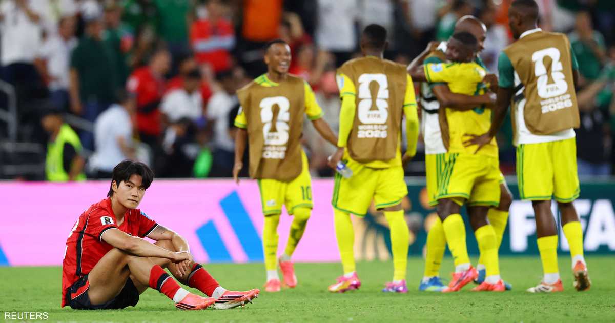 لحظة احتفال لاعبي جنوب إفريقيا بعد التأهل لكأس العالم 2026