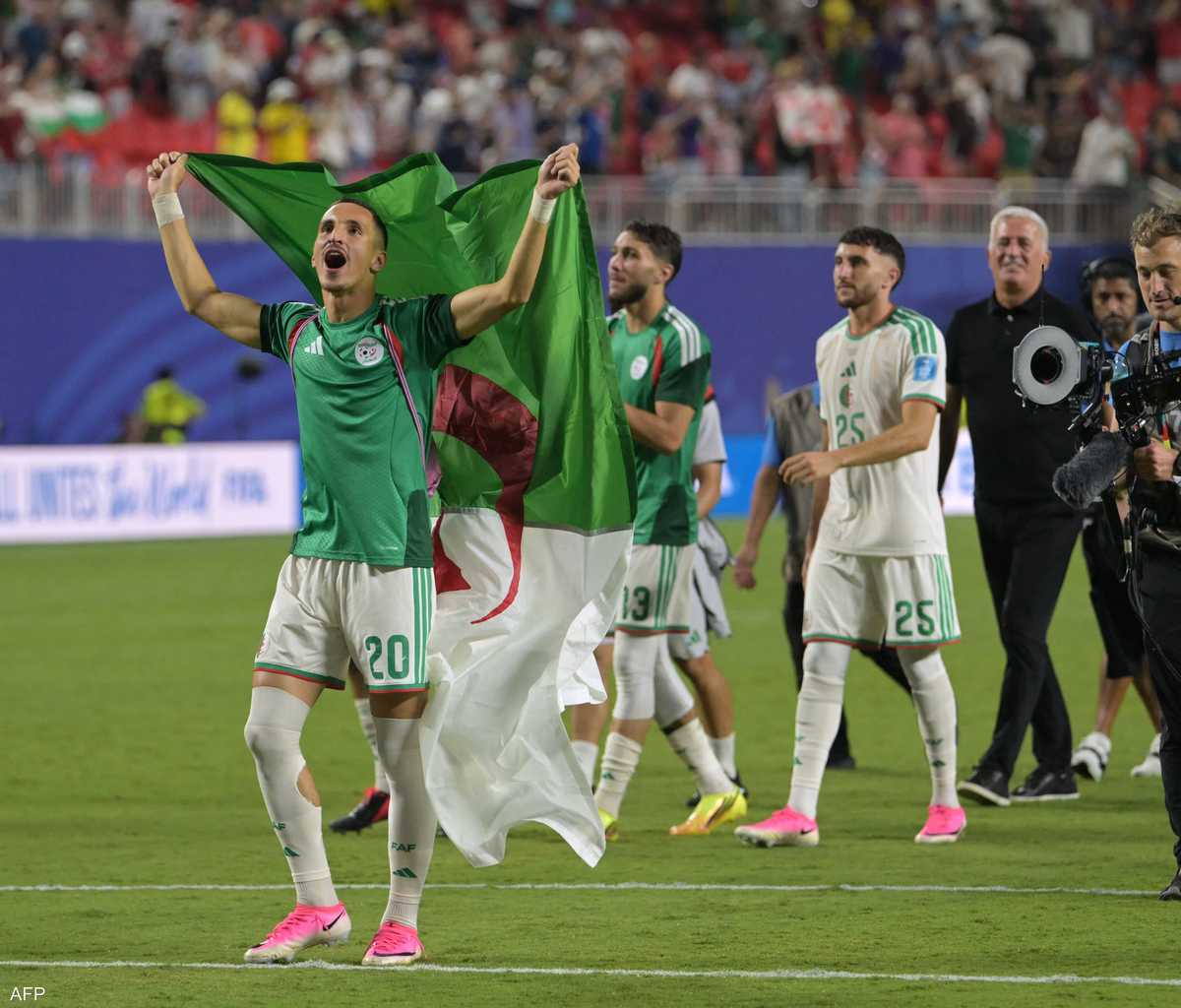المنتخب الجزائري يحتفل بالتأهل لدور الـ32 بكأس العالم 2026