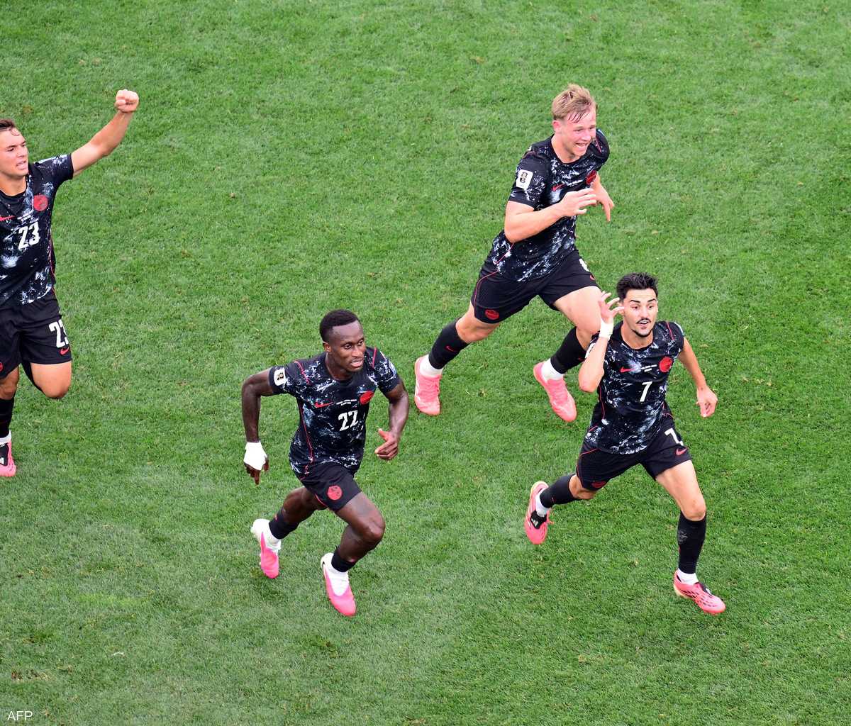 المنتخب الكندي يحتفل بتأهله التاريخي إلى دور الـ16 في كأس العالم 2026