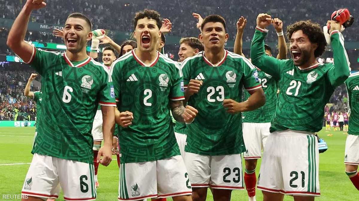 المنتخب المكسيكي يحتفل بتجاوز دور الـ16 في كأس العالم 2026
