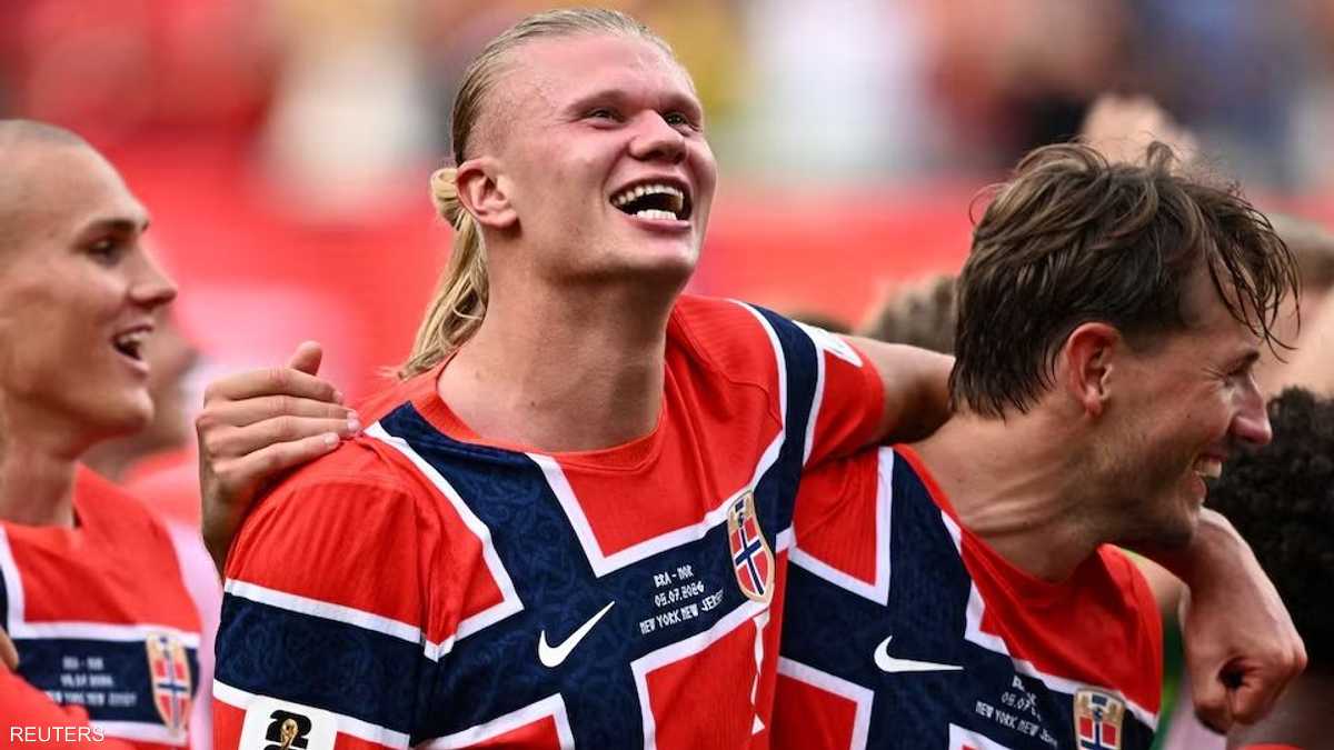 لاعبو النرويج خلال تدريبهم استعداداً لكأس العالم 2026