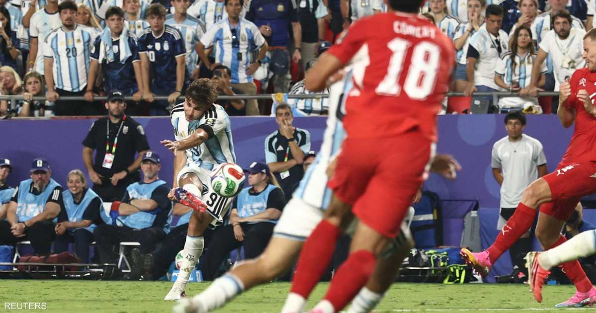 لاعبو الأرجنتين يحتفلون بهدف في شباك سويسرا بكأس العالم 2026