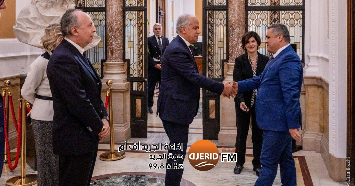 اتفاق تاريخي بين وزيري الداخلية الجزائري والإيطالي لوقف الاتجار بالمهاجرين في المنطقة وزير الداخلية و نظيره الإيطالي يتفقان على ضرورة اعتماد استراتيجية إقليمية لمكافحة الاتجار بالمهاجرين