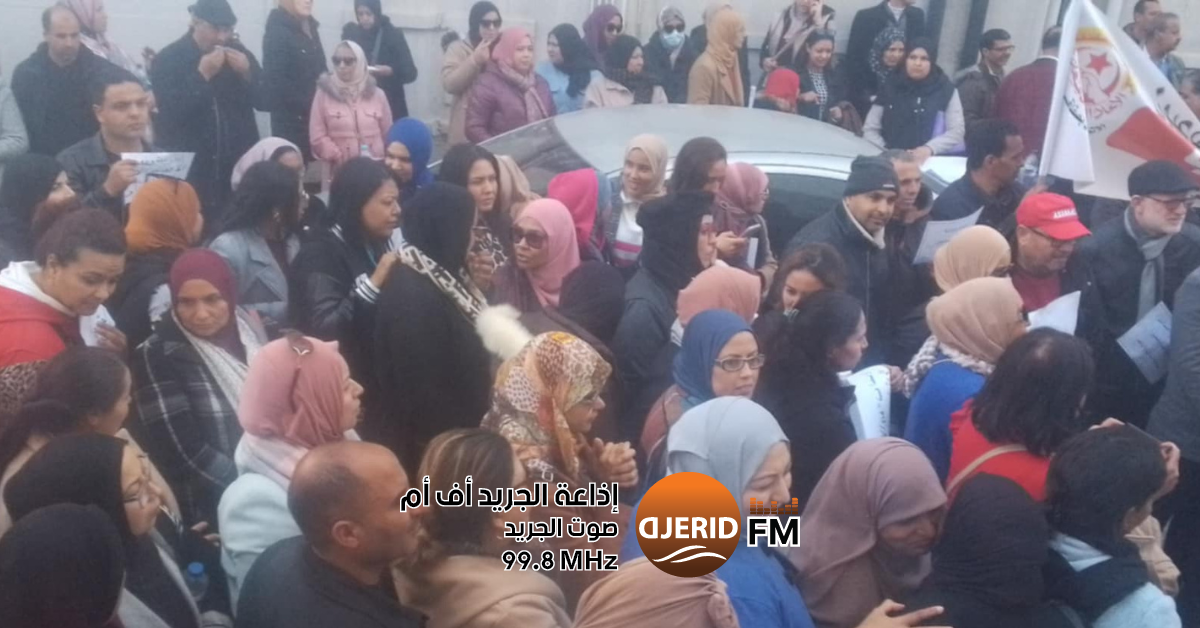 الأخصائيون الاجتماعيون يحتجون أمام وزارة الشؤون الاجتماعية