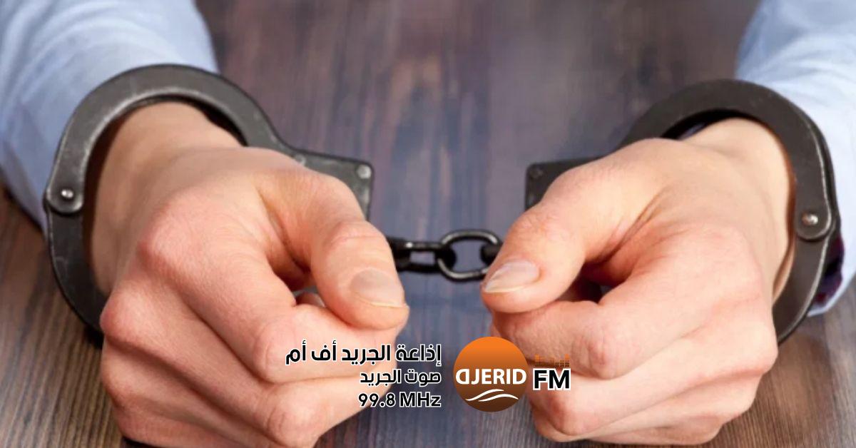 اعتقال 17 شخصاً بعد رشق السيارات بمواد صلبة على الطريق السريعة الغربية الطريق السريعة الغربية:رشق السيارات بمواد صلبة وإيقاف 17 شخصا