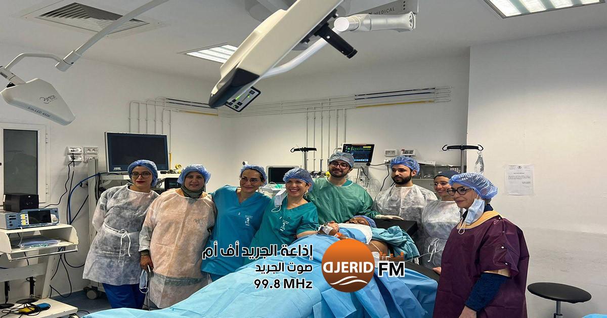 أول عملية ناجحة لتثبيت أنبوب صدري في رئة جنين داخل رحم والدته انجاز طبي: إجراء أول عملية لوضع أنبوب صدري لتصريف السوائل من رئة جنين داخل رحم أمه