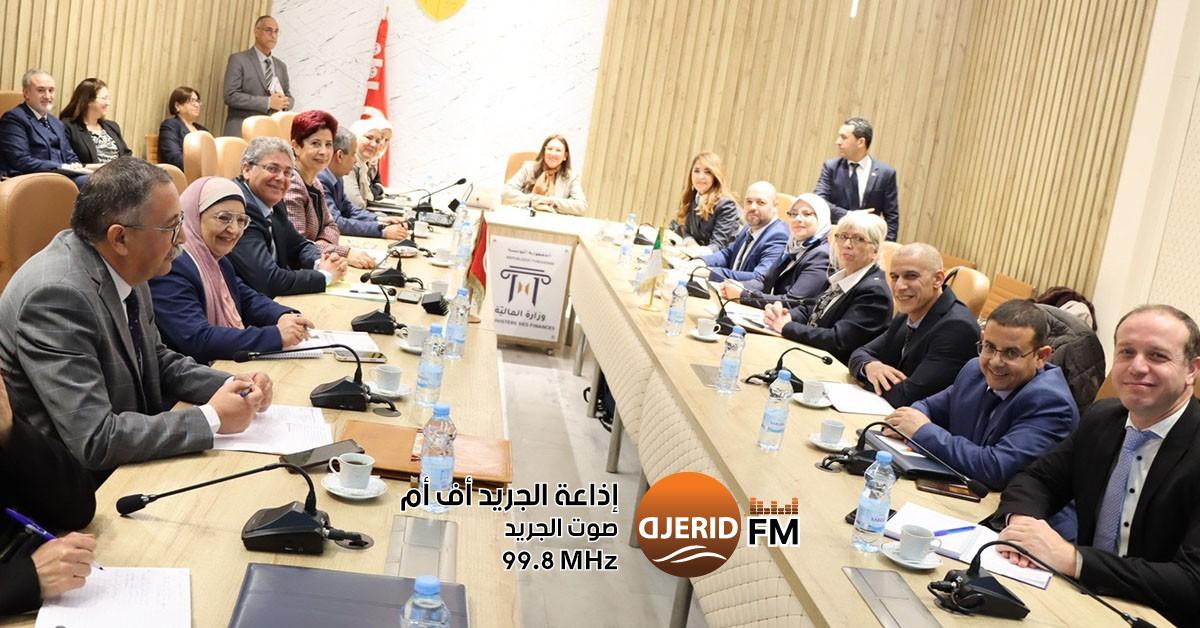 اجتماع هام بين وزارة المالية ووفد جزائري لبحث إصلاح الماليّة العمومية إصلاح الماليّة العمومية في اجتماع بين اطارات وزارة المالية ووفد جزائري