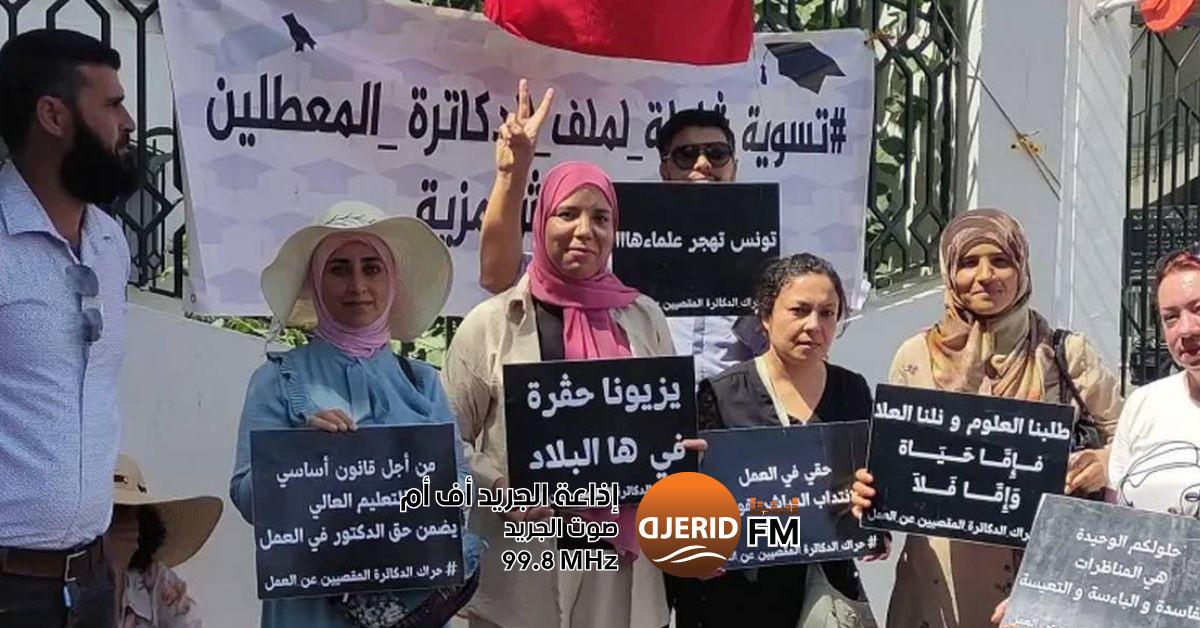 تفاصيل فك اعتصام الدكاترة العاطلين بعد زيارة الرئيس فكّ اعتصام الدكاترة المعطلين عن العمل بعد زيارة الرئيس