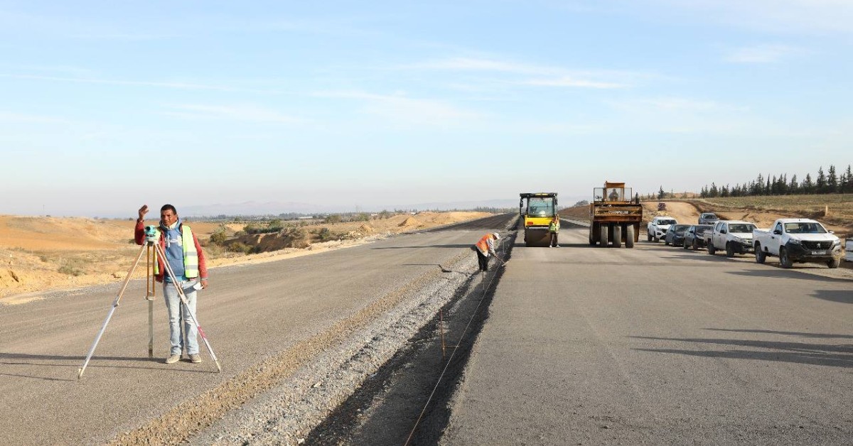 وزير التجهيز يعلن: الطريق السيارة تونس-جلمة ستكون جاهزة للاستغلال في 2027 وزير التجهيز يحدد سنة 2027 موعداً لاستغلال الطريق السيارة تونس-جلمة