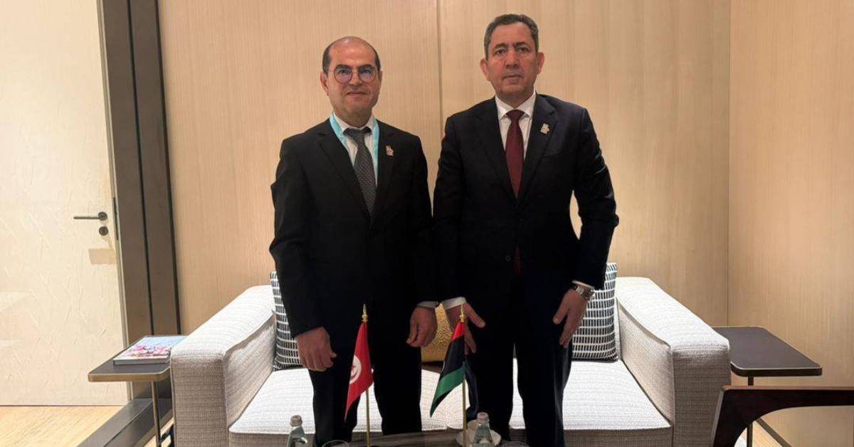 لقاء تونسي ليبي حول تشكيل لجنة لحل الملفات العالقة في قطاع الإسكان وزيرا التجهيز التونسي والليبي يتفقان على تشكيل لجنة لدراسة الملفات العالقة في قطاع الإسكان