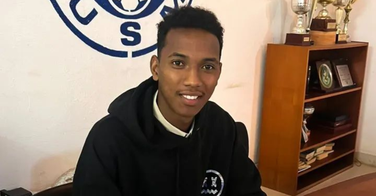 الاتحاد المنستيري يوقع عقد اللاعب الملغاشي لتعزيز صفوفه الاتحاد المنستيري يضم لاعب ملغاشي
