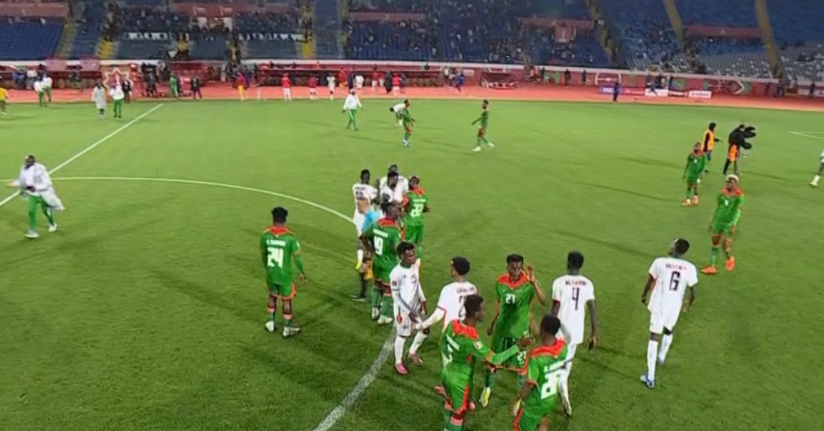 صقور الجديان يحتسبون مباراة بوركينا فاسو خسارة في كأس أمم إفريقيا منتخب بوركينا فاسو ينتصر على صقور الجديان