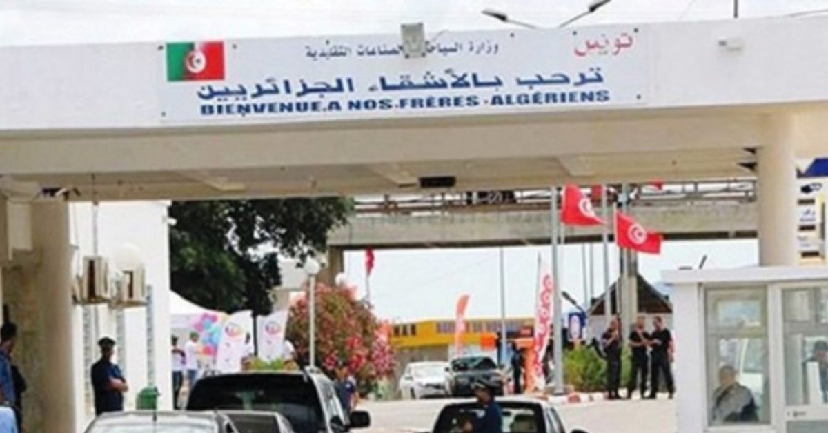 فرض رسوم عبور جديدة: الجزائر تعلن عن رسم 15 دينارًا على السيارات المتجهة إلى تونس إجراء جزائري جديد: فرض معلوم بقيمة 15 دينارًا على السيارات المتجهة إلى تونس