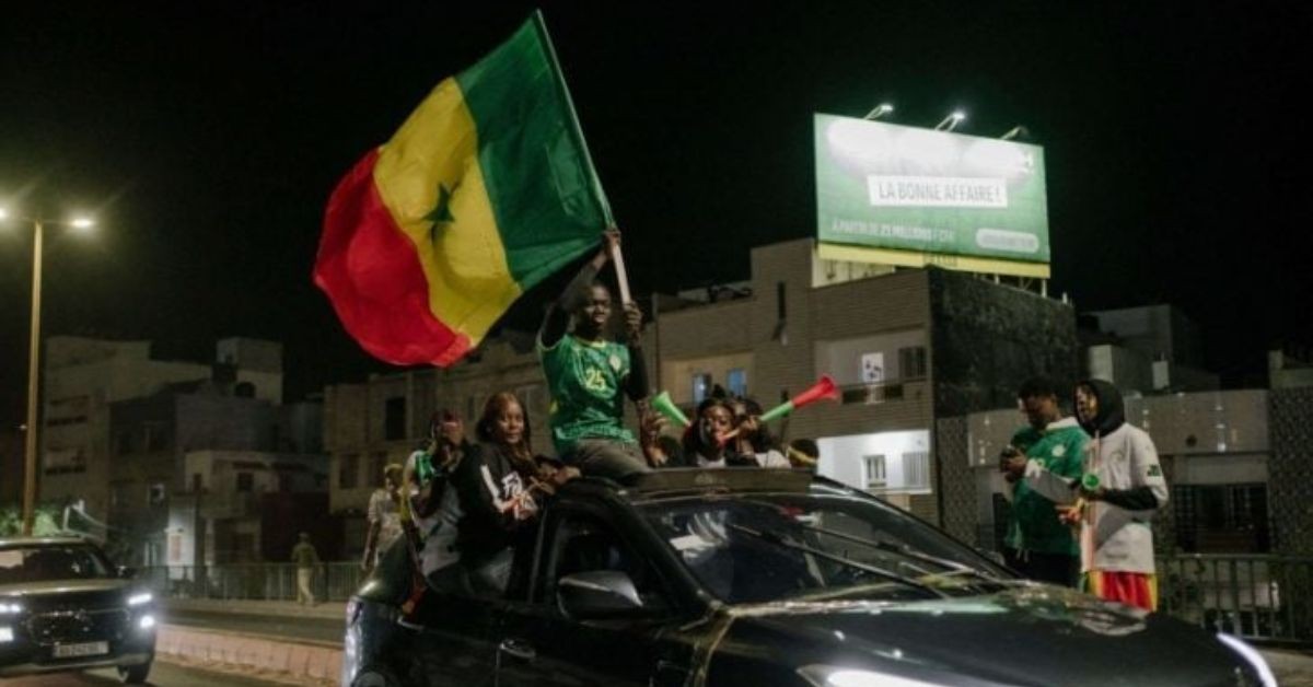 عطلة رسمية ومكافآت مالية.. الرئيس السنغالي يشارك شعبه فرحة الفوز على المغرب