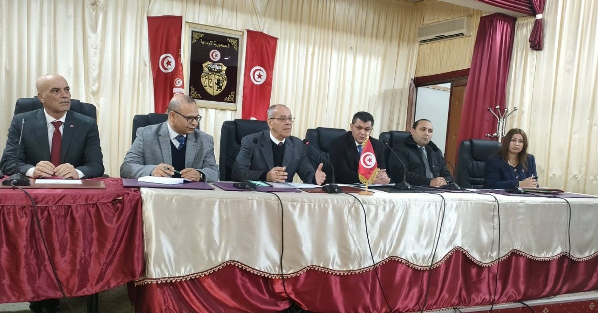 وزير البيئة يُعلن عن استثمار 270 مليون دينار لمشاريع التطهير ومخطط استراتيجي جديد للنفايات في القصرين وزير البيئة من القصرين: 270 مليون دينار لمشاريع التطهير ومخطط استراتيجي جديد للنفايات