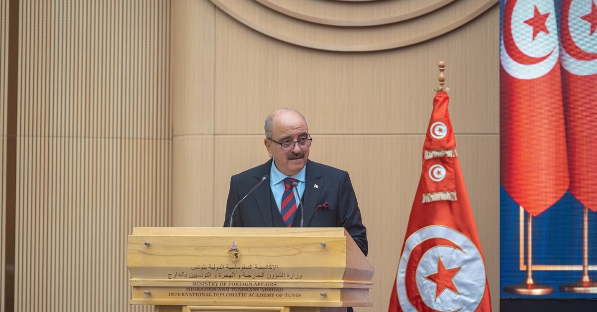 وزير الخارجية: الدبلوماسية مسؤولية وانضباط وليست امتيازاً وزير الخارجية: الدبلوماسية ليست امتيازا أو وجاهة بل مسؤولية وانضباط