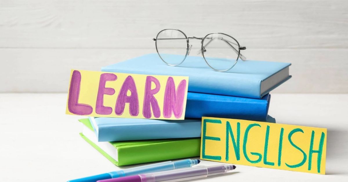 عضو التشريع العام يوضح ضرورة تعزيز اللغة الإنجليزية لتعزيز المنافسة الدولية مقترح "تعزيز استعمال اللغة الإنقليزية" ... عضو بلجنة التشريع العام يوضح