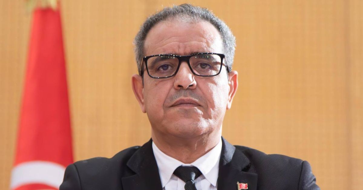 عماد الدربالي يحذّر: الكارتلات والفساد يدمران البنية التحتية ويهمشون الجهات عماد الدربالي: هيمنة الكارتلات والفساد وراء تردّي البنية التحتية وتهميش الجهات