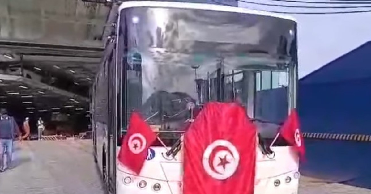 وزارة النقل تتسلم دفعة جديدة من الحافلات بميناء حلق الوادي (فيديو)