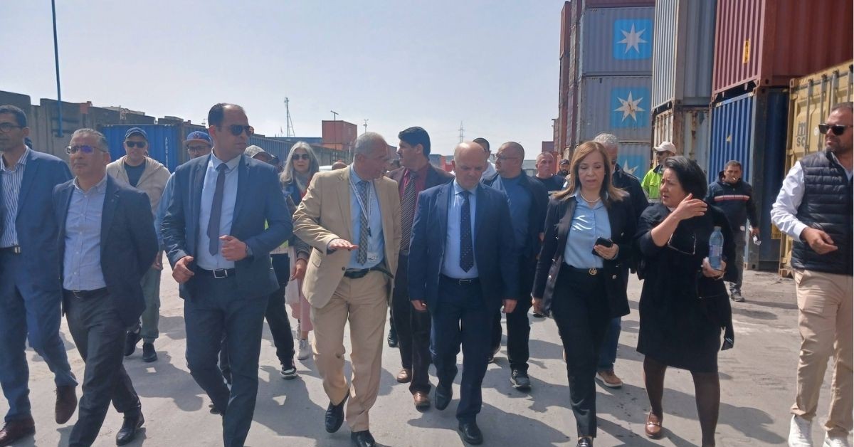 وزير النقل يدعو  للرفع من جاهزية المعدات بميناء رادس
