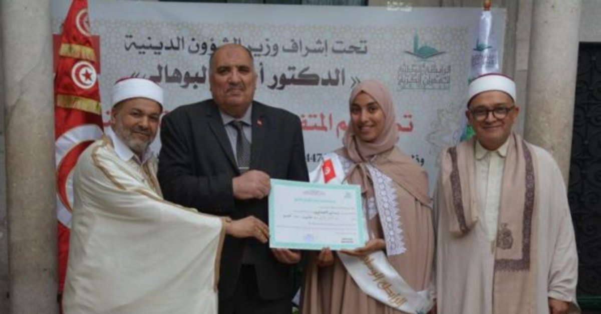 العناية بالقرآن الكريم: ركيزة أساسية في سياسة الدولة وفق وزير الشؤون الدينية وزير الشؤون الدّينية: العناية بالقرآن الكريم تلاوةً وتفسيراً وتجويداً يمثّل ركيزة أساسية في سياسة الدولة
