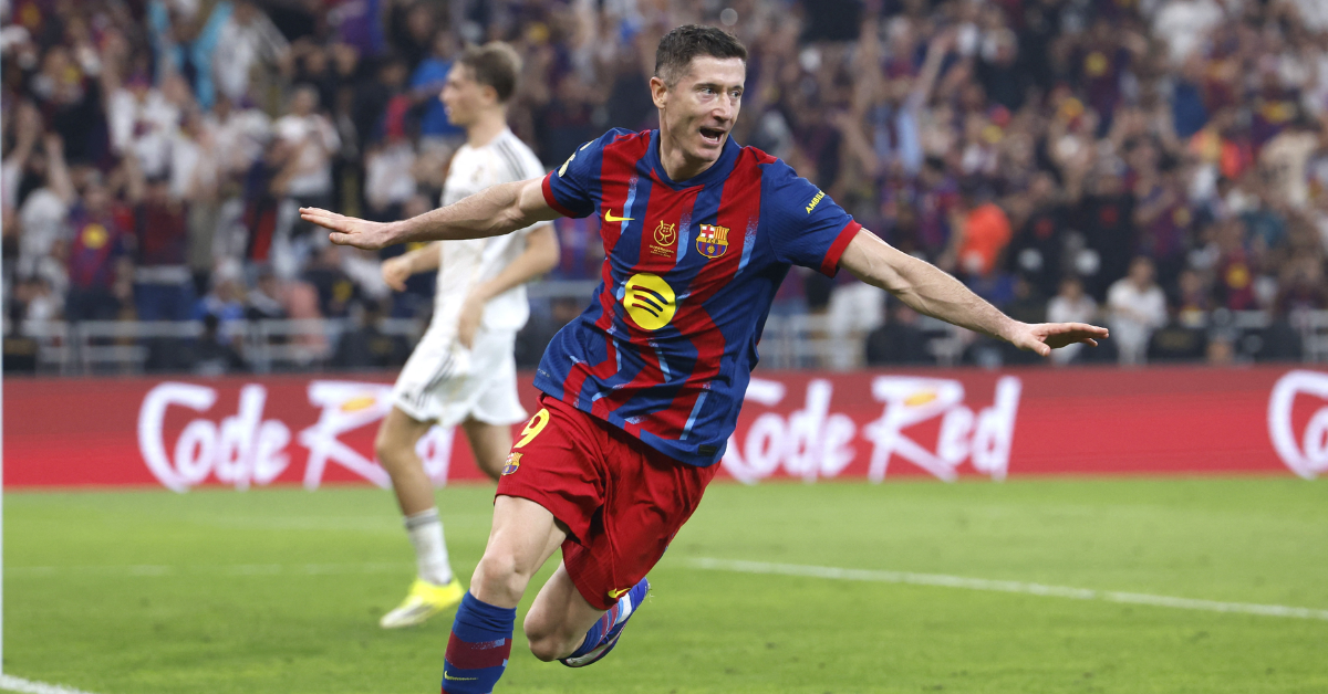 ليفاندوفسكي يعلن رحيله عن برشلونة