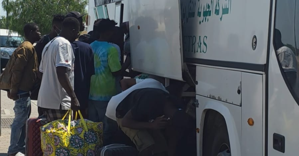 نقل 130 مهاجرا غير نظامي إلى العامرة تمهيدا لترحيلهم