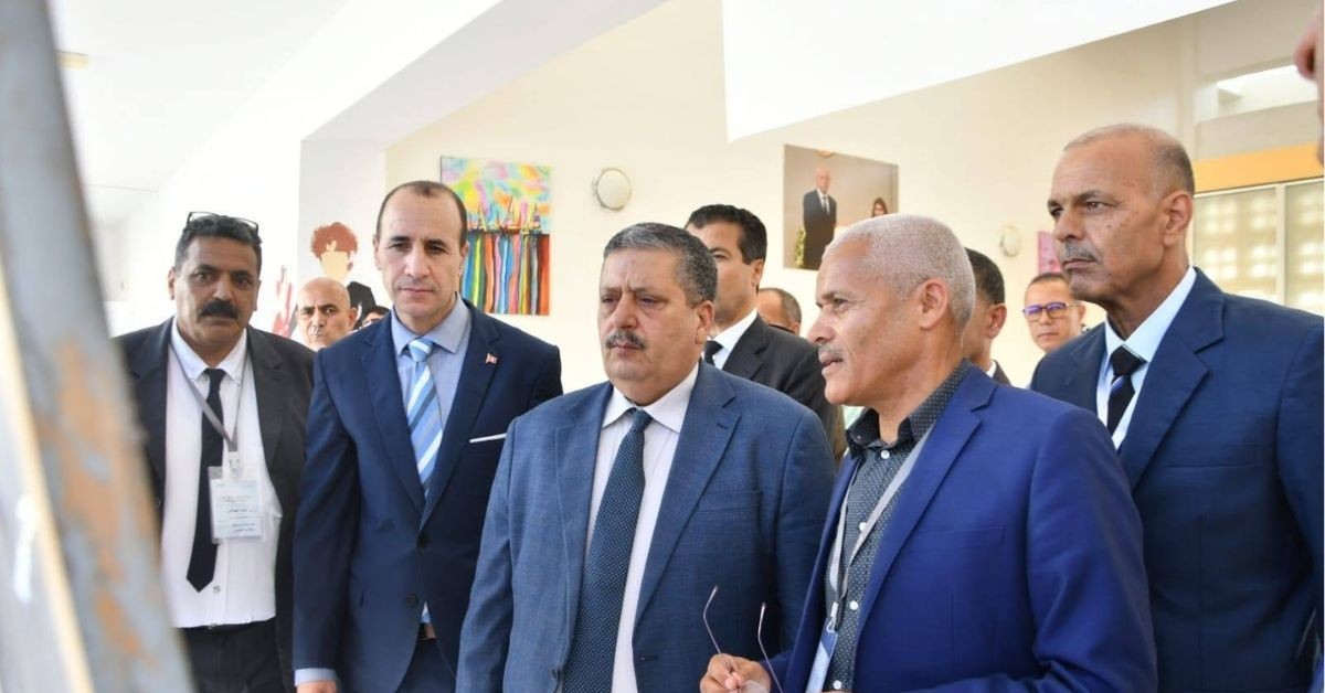 وزير التربية يزور مركزي إصلاح الاختبارات الكتابية للباكالوريا والتجميع والتوزيع بسليانة