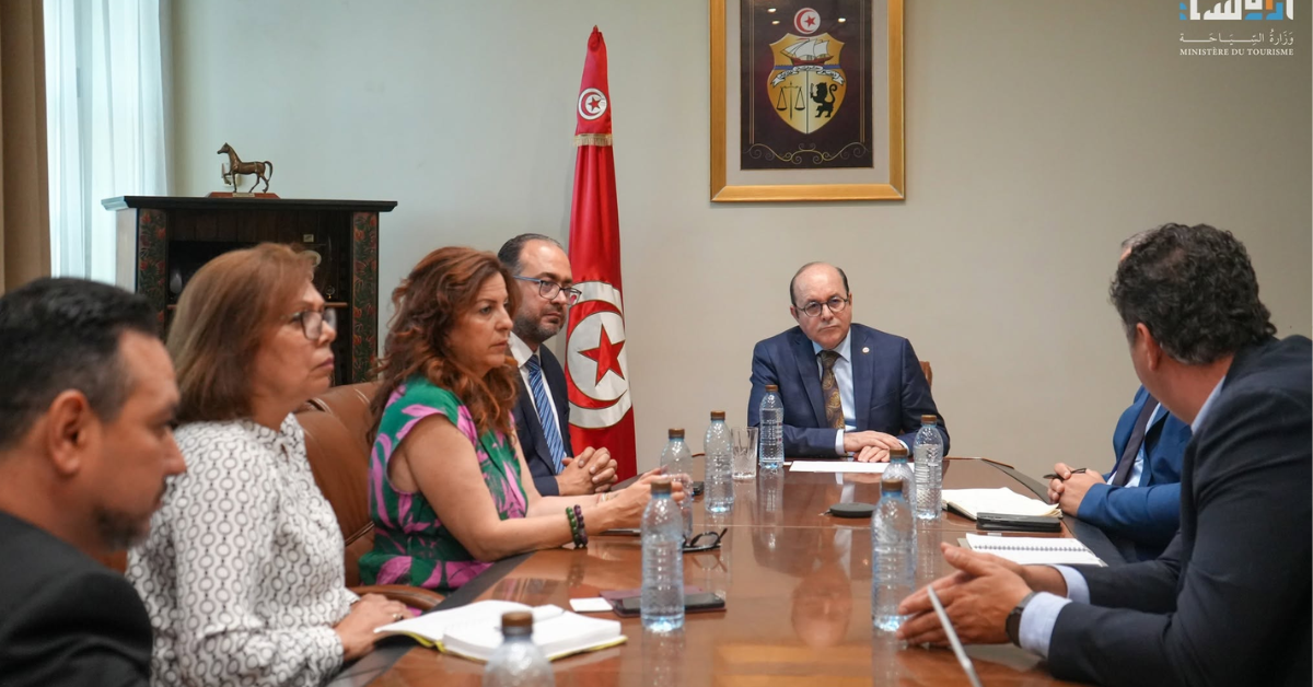 وزير السياحة يدعو إلى اعتماد رؤية استشرافية وتحديث الإطار التشريعي لتطوير القطاع السياحي
