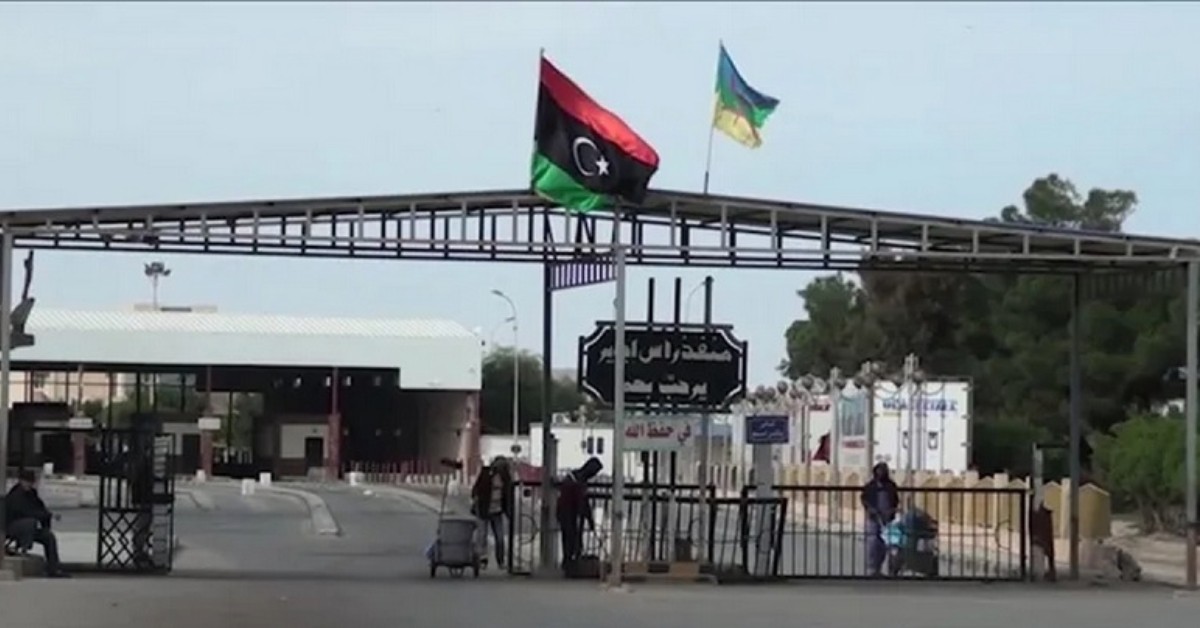 الإفراج عن 12 تونسيا احتجزوا في مدينة الزاوية الليبية