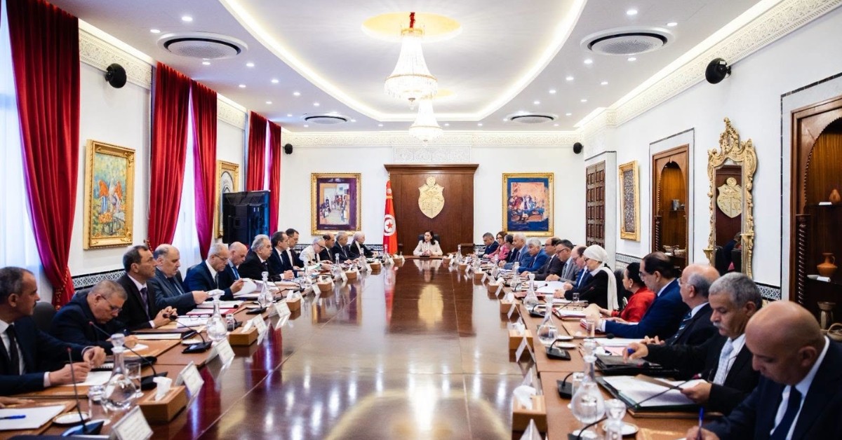 رئيسة الحكومة تطالب بتكثيف المتابعة الميدانية للمشاريع العمومية بكافة الجهات