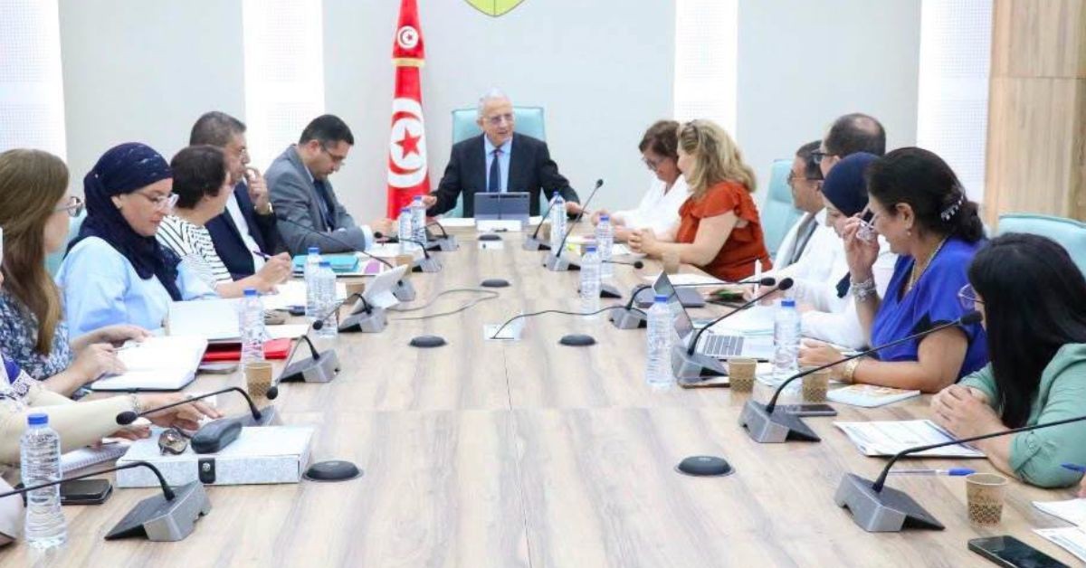 وزير الصحة يؤكد على ضرورة إعداد خطة وطنية شاملة لتطوير الرعاية الصحية للأم والوليد