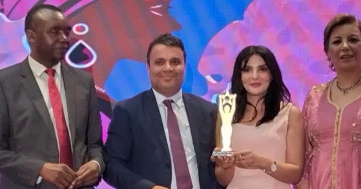 تتويج التونسية سناء عماري بجائزة ريادة الأعمال الجماعية في مؤتمر "الكوميسا"