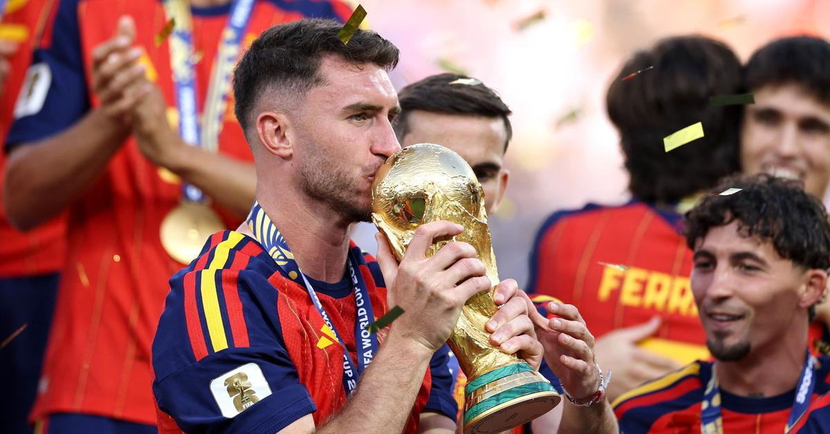 برشلونة يرغب في ضم المدافع لابورت