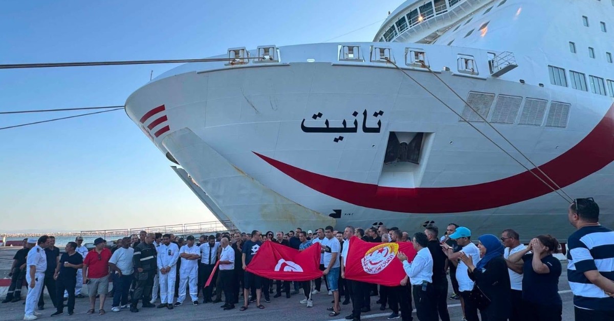 احتجاجا على حرمانهم من التغطية الصحية: طاقم باخرة "تانيت" ينفذ وقفة احتجاجية
