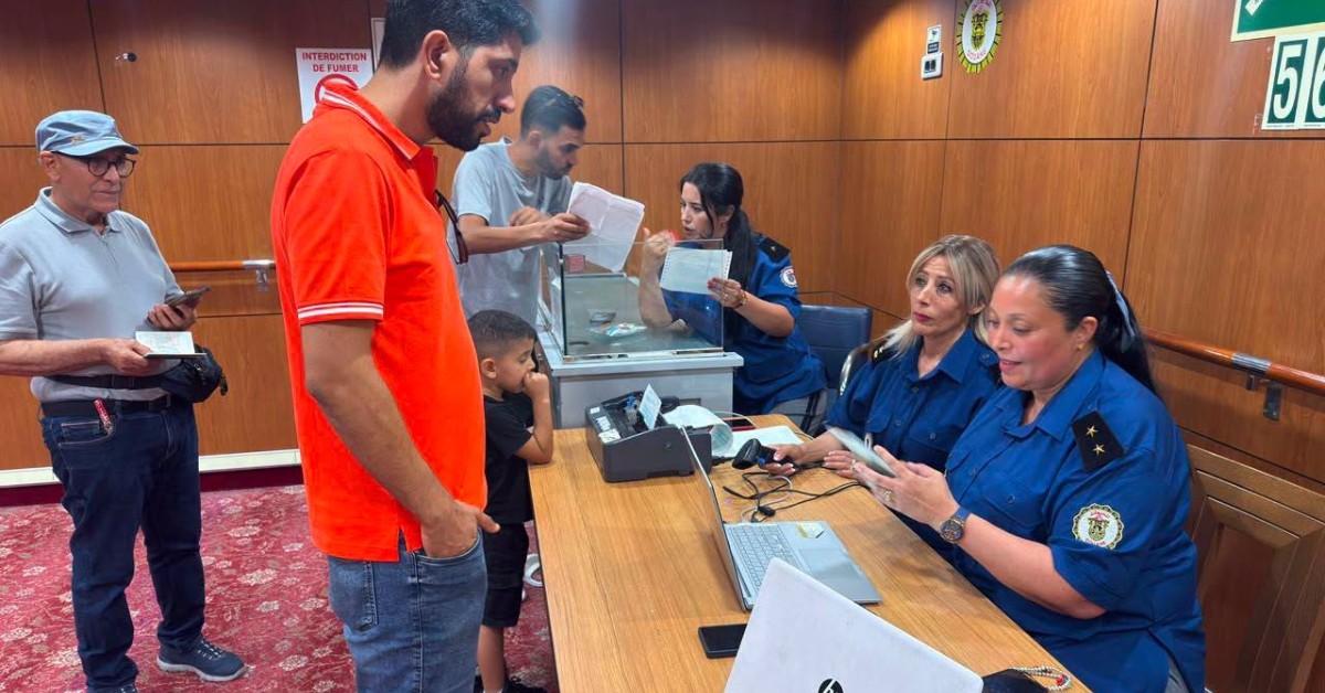 فريق ديواني نسائي بالكامل يؤمن رخص سيارات المسافرين على متن باخرتي تانيت وقرطاج