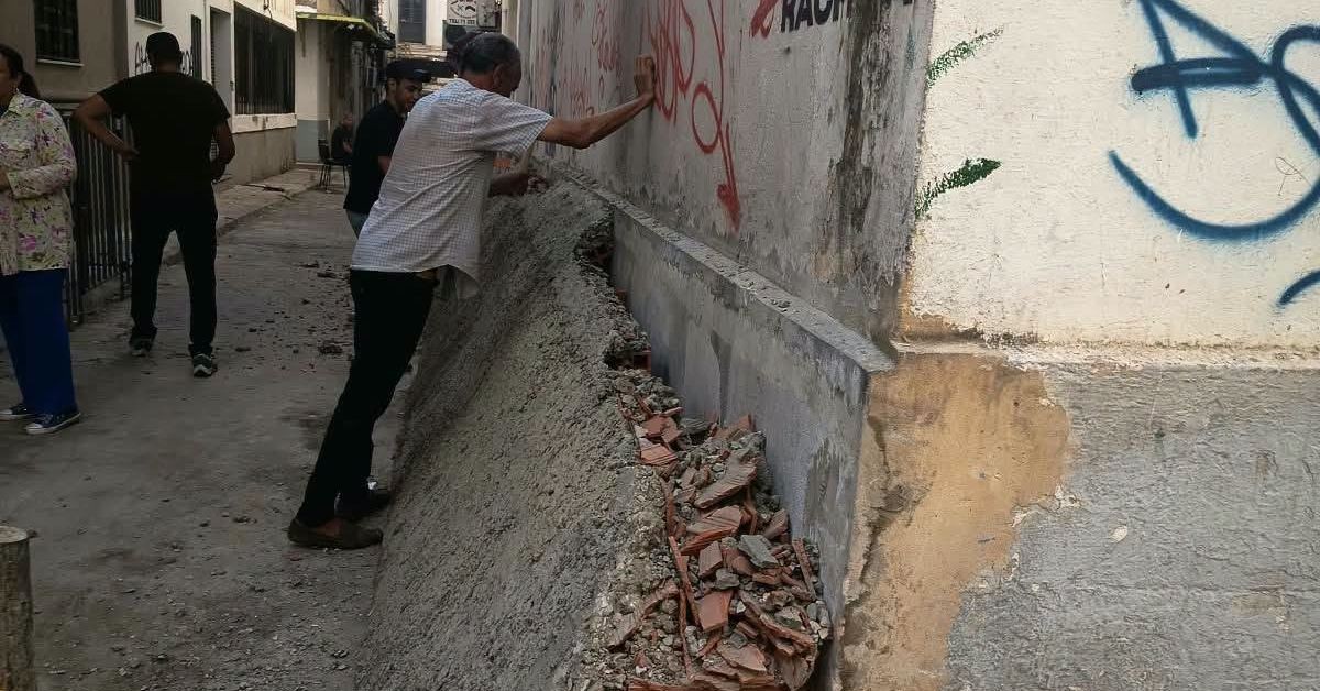 مواطن يغلق ممرا بين نهجي مختار علية ومرسيليا… والبلدية تتدخل