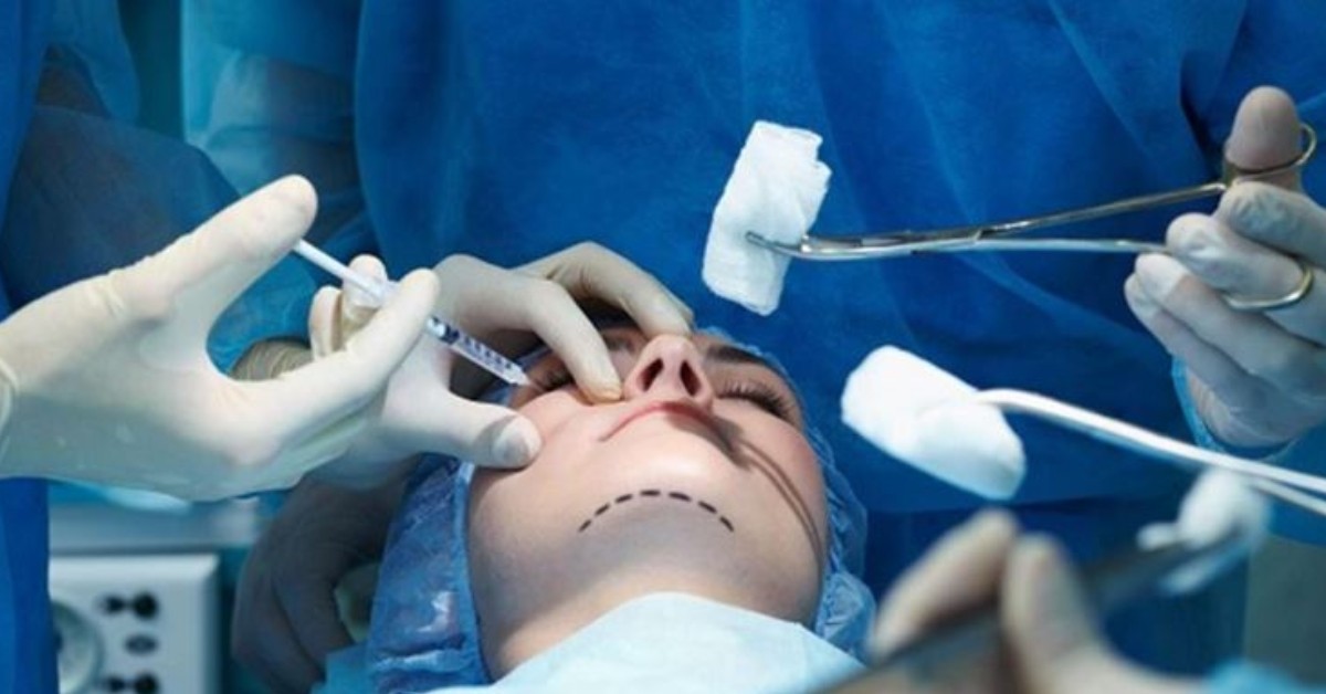 بوتكس وفيلر خارج الرقابة.. تحذيرات من مراكز تجميل تمارس الطب بطريقة غير قانونية