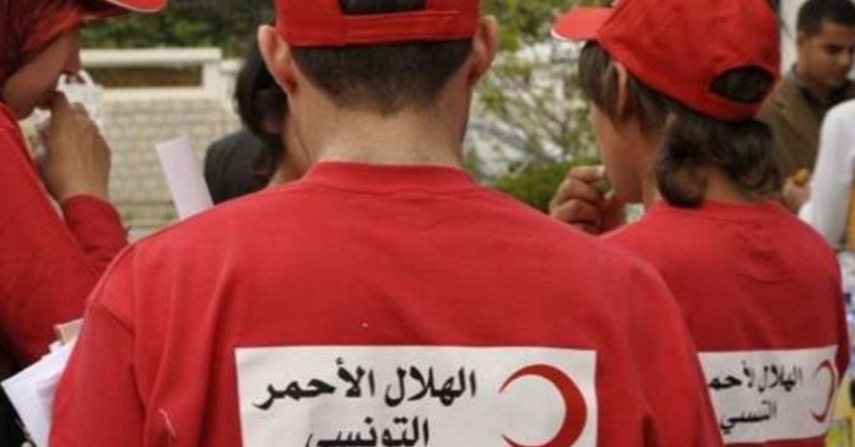 الهيئة الوطنية للهلال الأحمر تدعم فرع مدنين بسيارة إسعاف لنقل جثامين ضحايا بن قردان