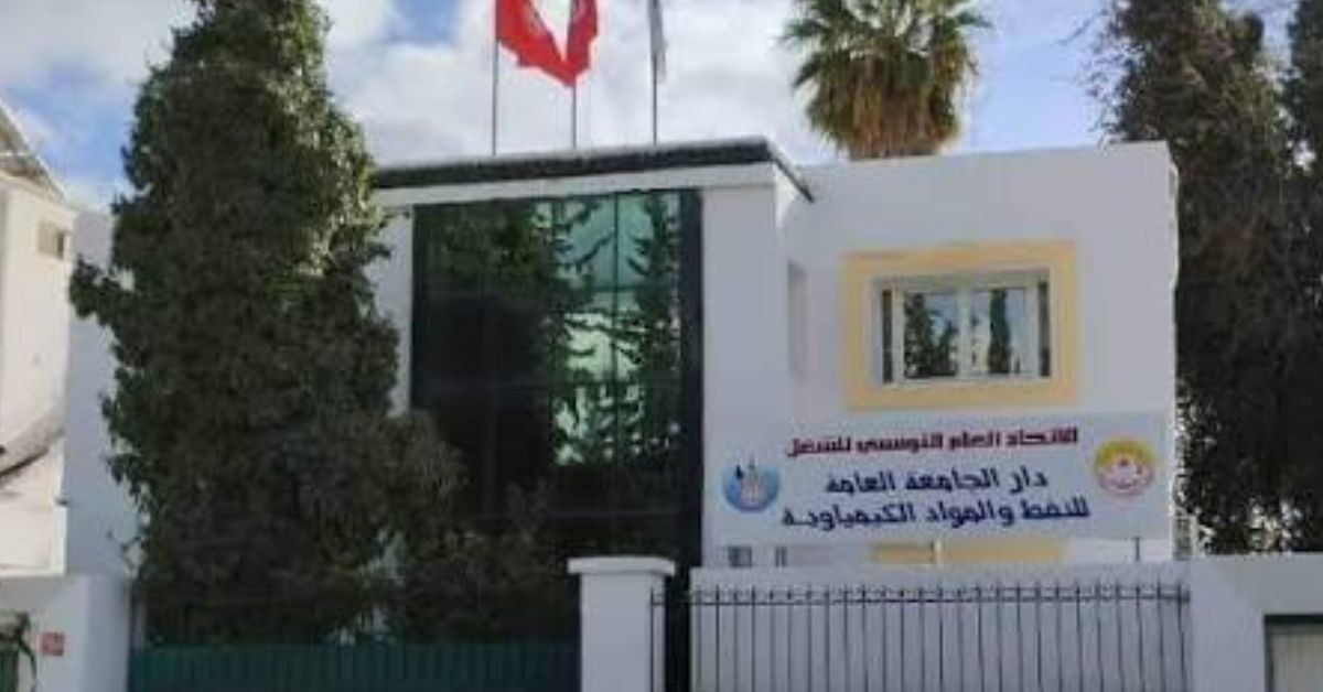 الجامعة العامة للنفط تدعو إلى مفاوضات عاجلة لتسوية ملفات عمال نقل المحروقات