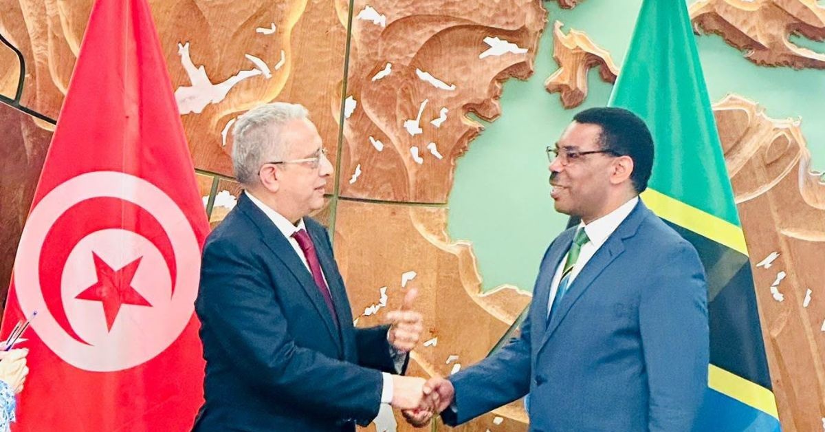 وزير الصحة يبحث مع رئيس وزراء تنزانيا تعزيز التعاون في مجالي الصحة والفلاحة