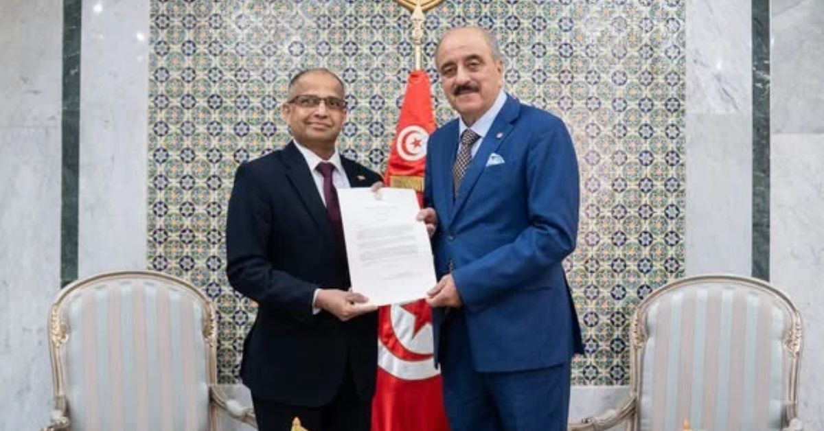 وزير الخارجية يتلقى نسخة من أوراق اعتماد سفير سريلانكا الجديد لدى تونس