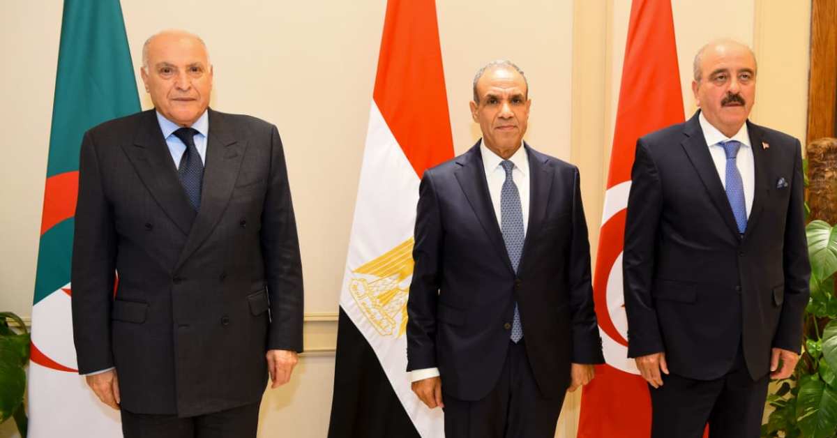 وزير الخارجية يشارك في اجتماع آلية التشاور الثلاثي حول ليبيا بالجزائر