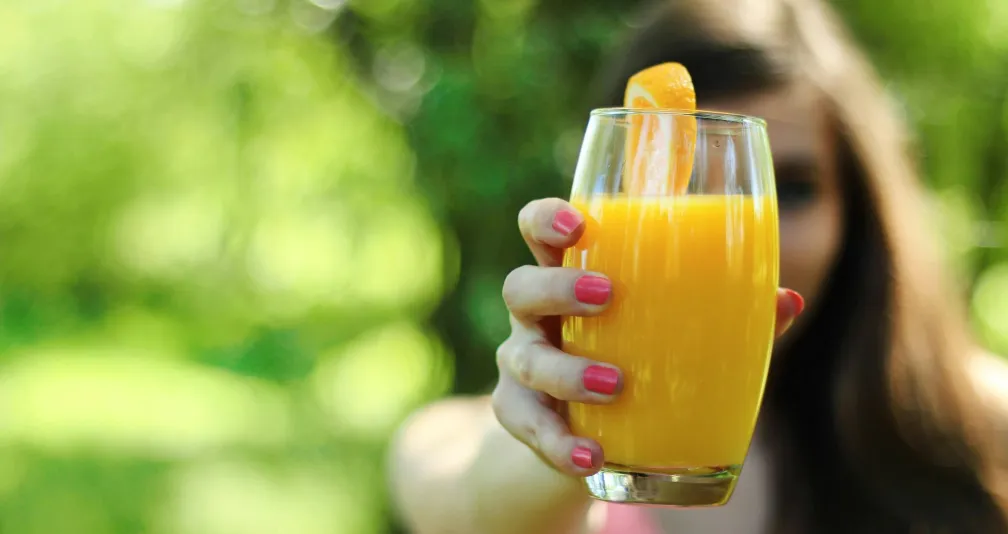 5 مشروبات مغذية منخفضة السكر تفوق توقعاتك 5 مشروبات مغذية تحتوي على نسبة السكر أقل مما تتوقع