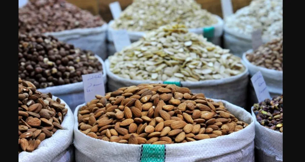 استكشف أفضل أنواع المكسرات لفوائدها الصحية المتعددة واستخداماتها المتنوعة بسبب فوائده الصحية وتعدد استخداماته... ما أفضل نوع من المكسرات؟