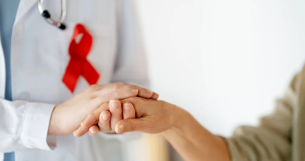 الإيدز: من مرض قاتل إلى حالة مزمنة قابلة للسيطرة بعد 40 عاماً الإيدز بعد 4 عقود... من مرض قاتل إلى حالة مزمنة قابلة للسيطرة